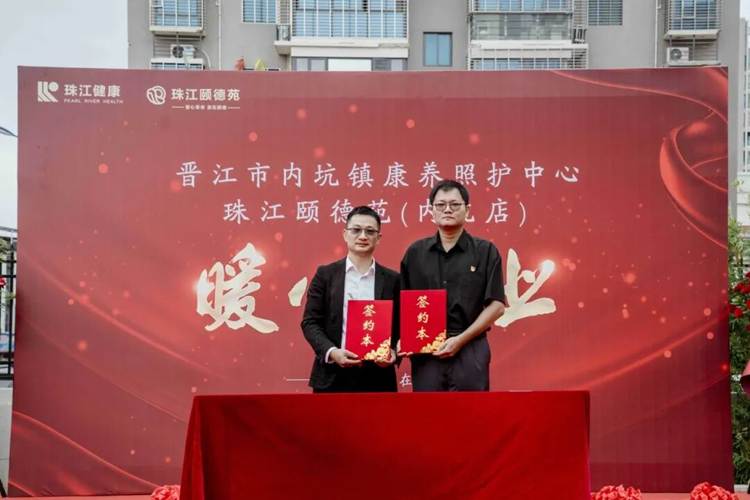 图片包含 建筑, 游戏机, 男人, 站 AI 生成的内容可能不正确。