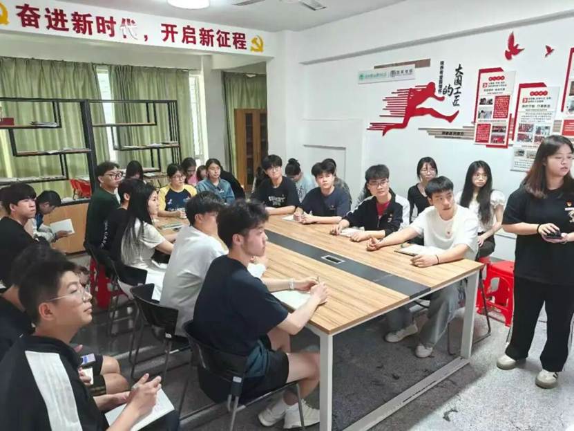 会议室里的人们 AI 生成的内容可能不正确。