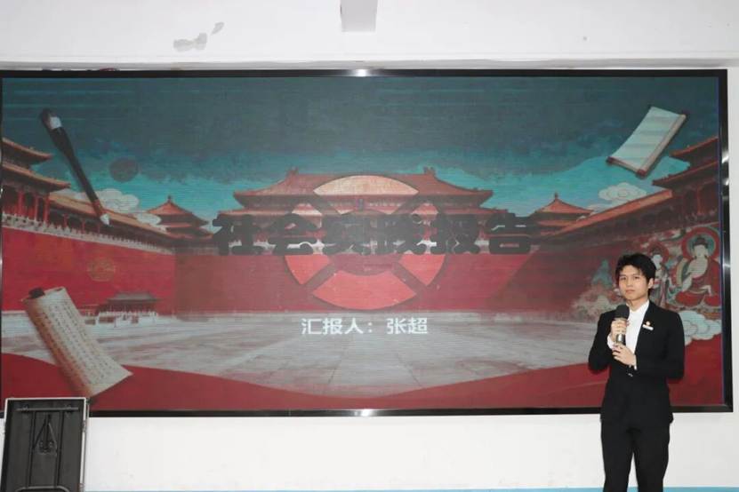 图片包含 监控, 站, 男人, 电视 AI 生成的内容可能不正确。 图片包含 监控, 站, 男人, 电视 AI 生成的内容可能不正确。