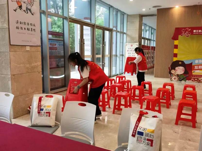 图片包含 室内, 桌子, 食物, 窗户 AI 生成的内容可能不正确。