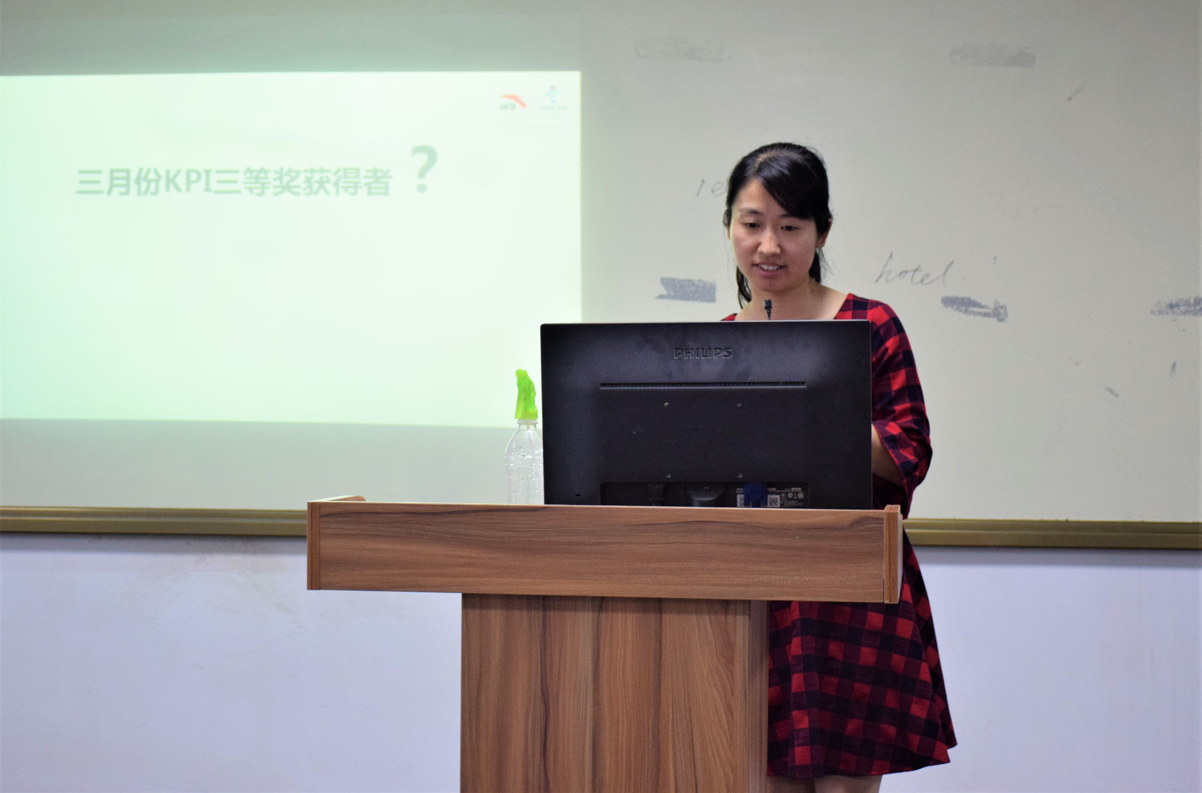 工作室项目经理周健慧老师公布3月份KPI排名.JPG 工作室项目经理周健慧老师公布3月份KPI排名.JPG