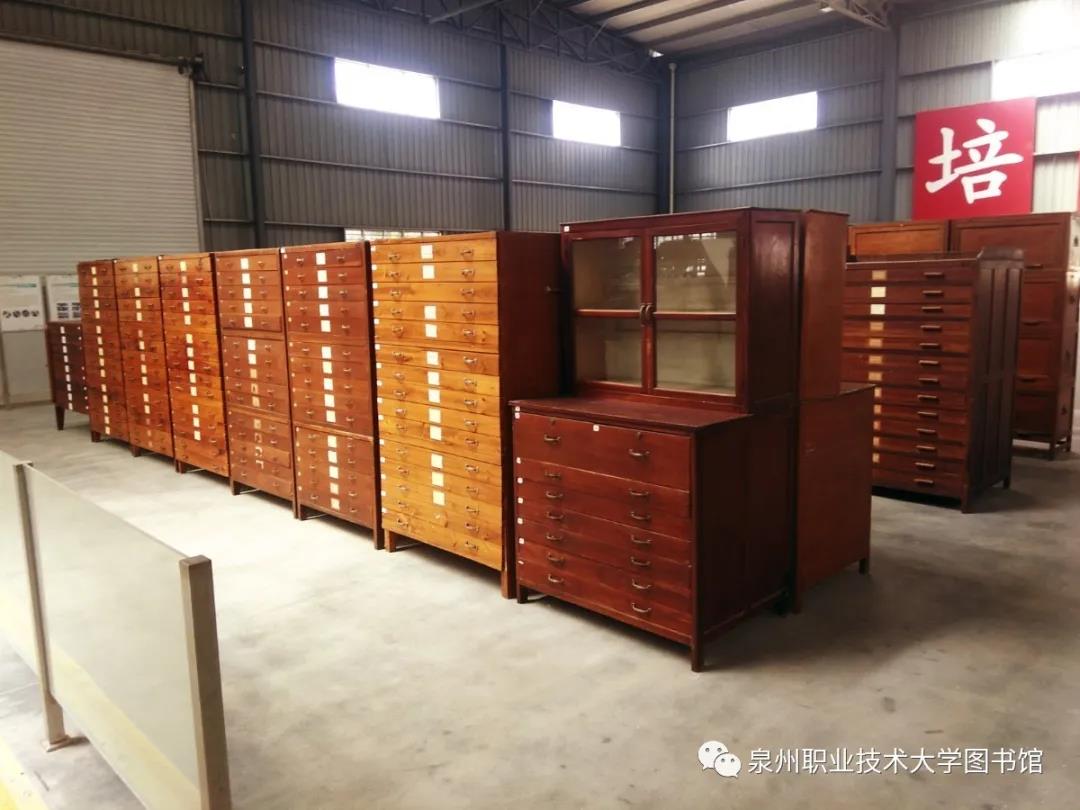 书架1.jpg 书架1.jpg
