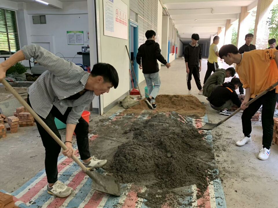 2.砌砖1.jpg 2.砌砖1.jpg