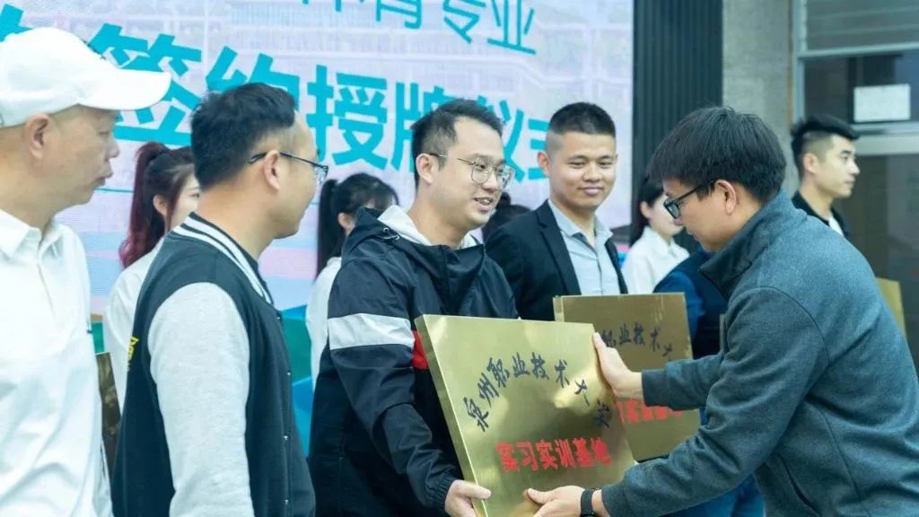 微信图片_20230401225723.jpg 微信图片_20230401225723.jpg