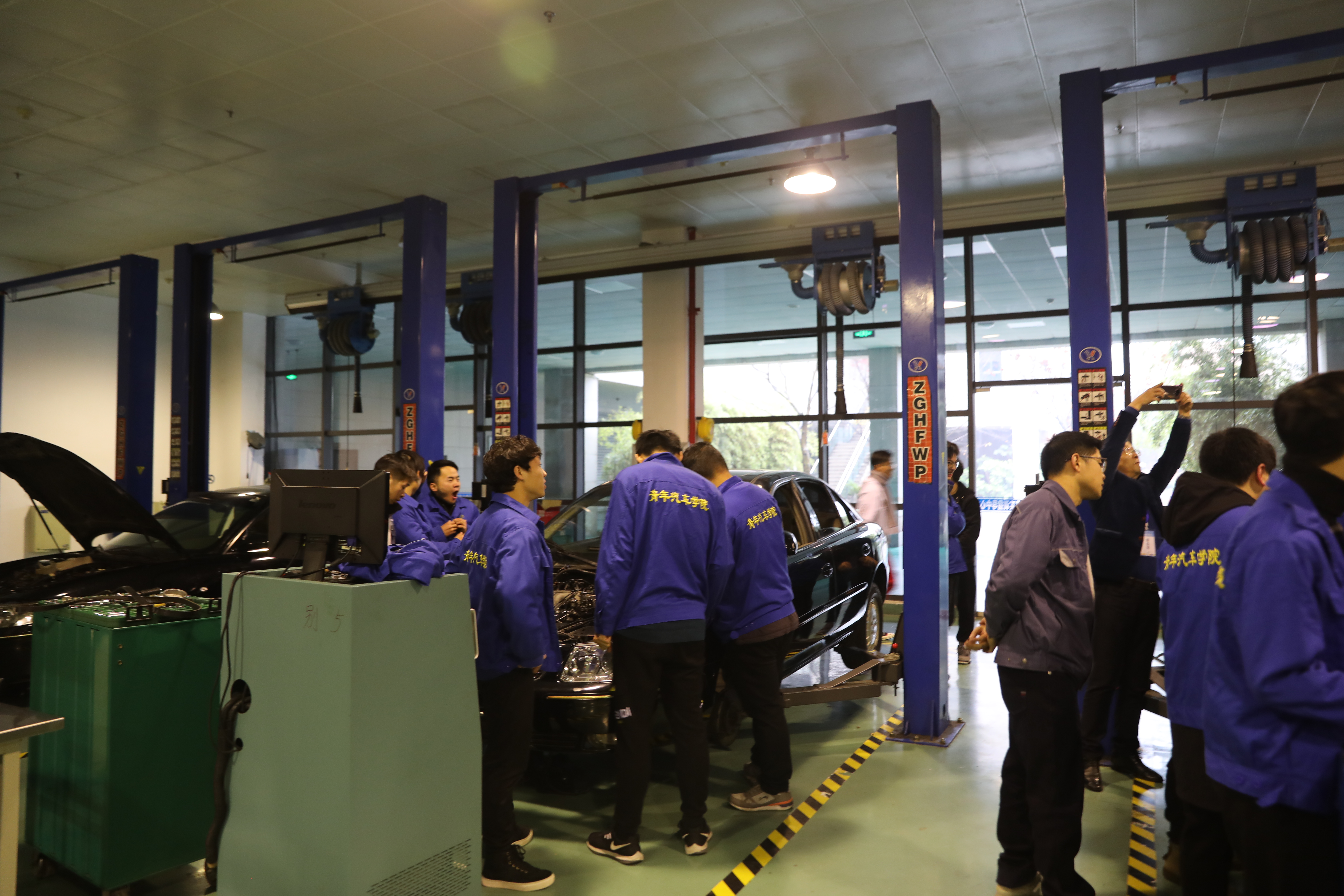 C12A1195.JPG C12A1195.JPG